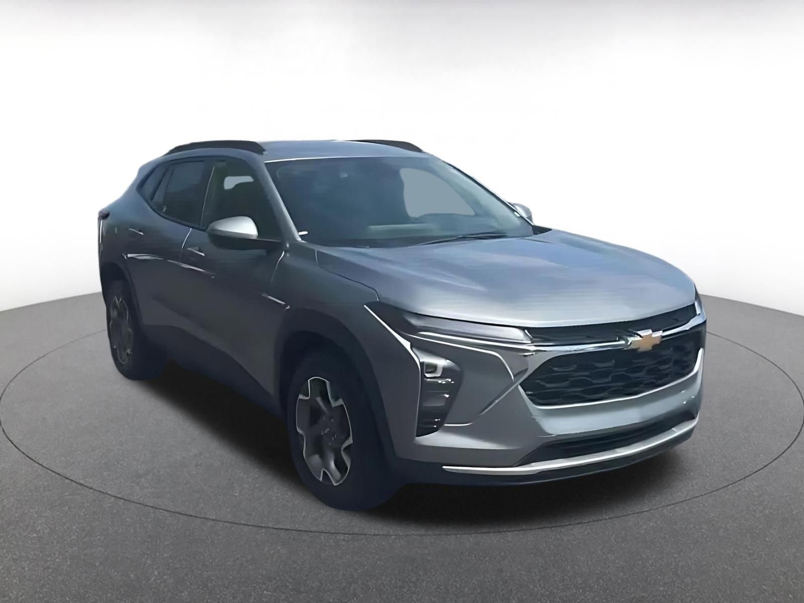 Used 2025 Chevrolet Trax LT w/ LT Convenience Package FWD image 3