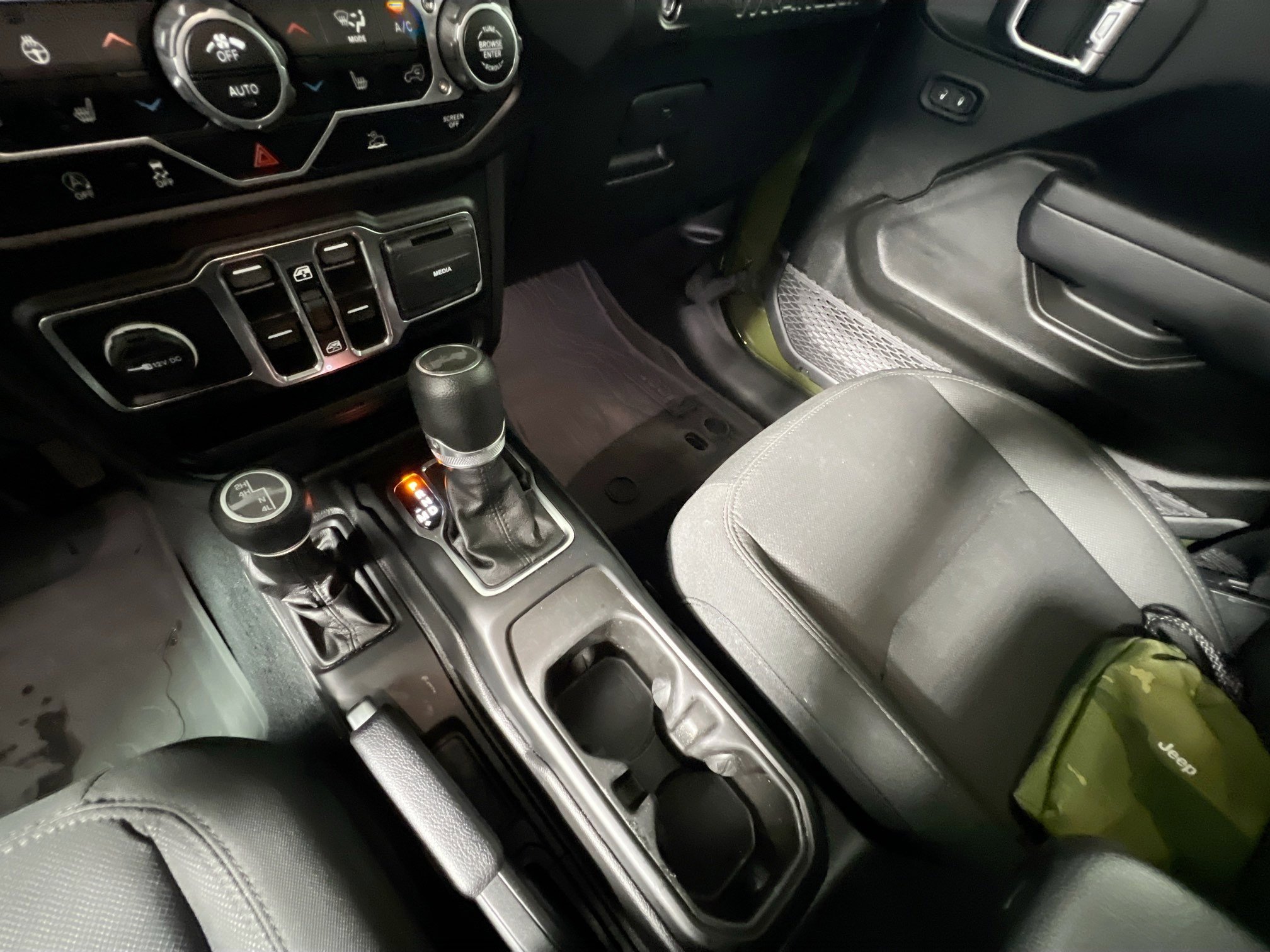 Used 2023 Jeep Wrangler Sport S image 26