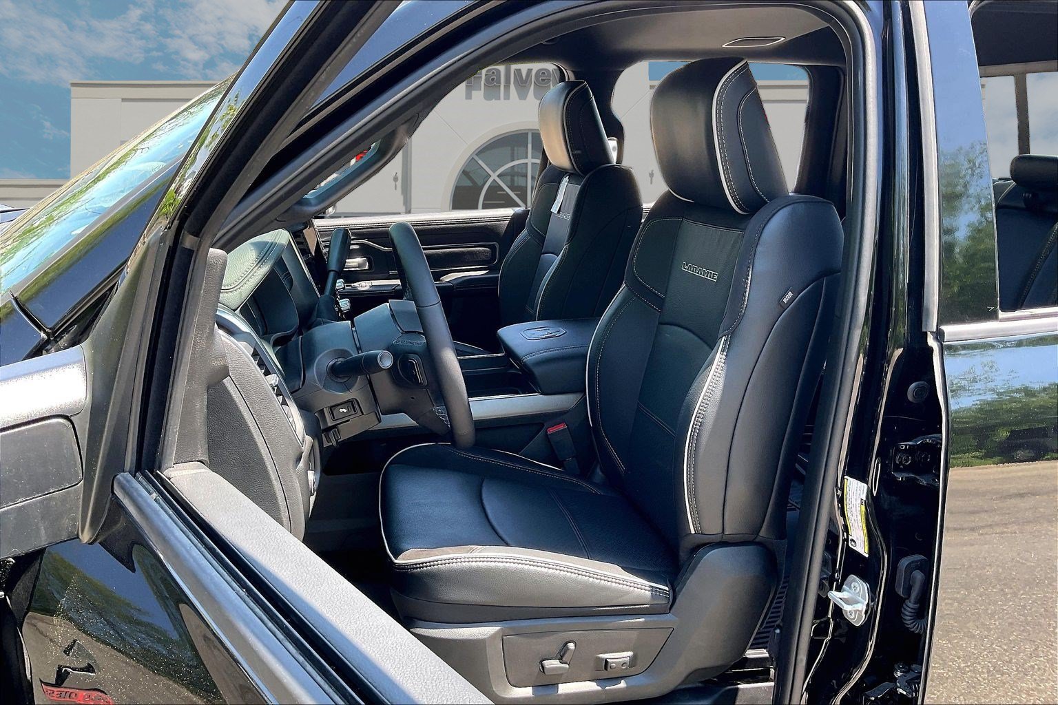 New 2026 RAM 2500 Laramie AWD/4WD image 9