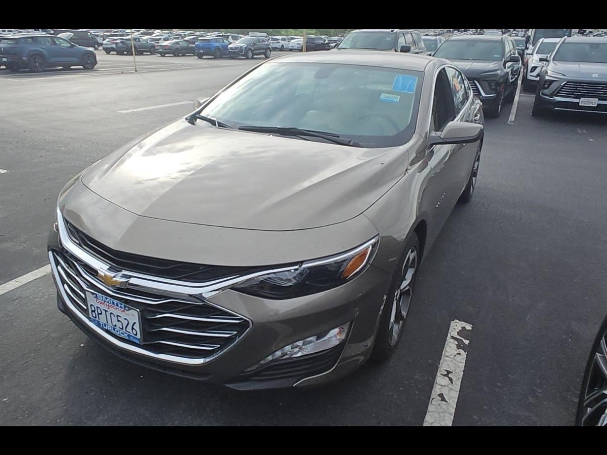Used 2020 Chevrolet Malibu LT FWD image 2