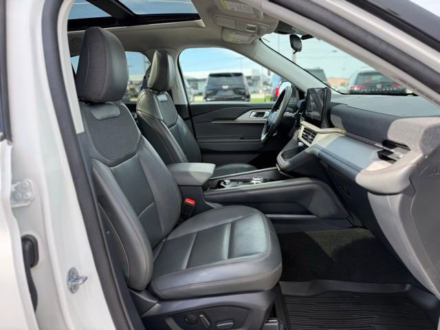 Used 2025 Ford Explorer Active w/ Active Comfort Package image 17