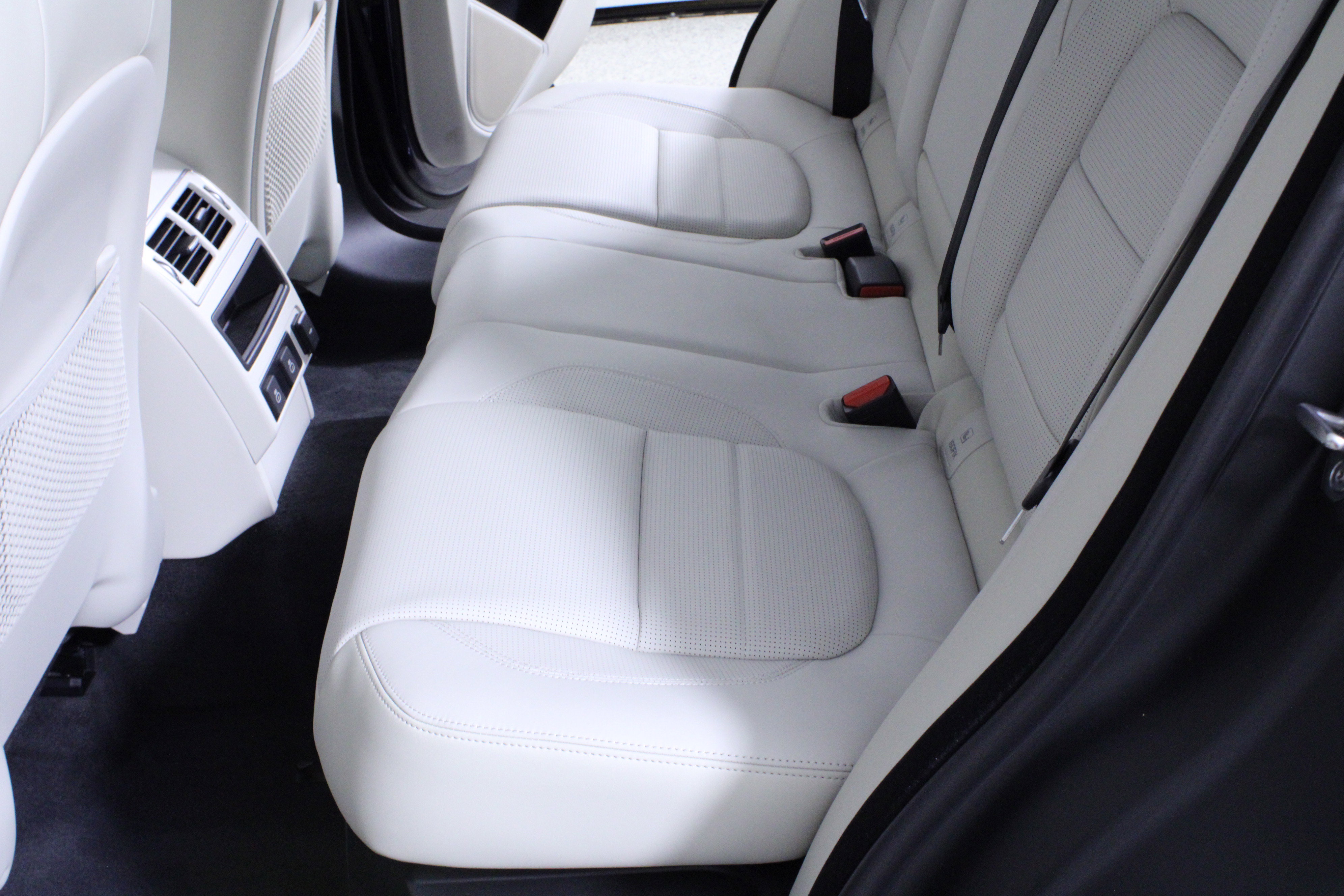 New 2026 Jaguar F-PACE R-Dynamic S image 10