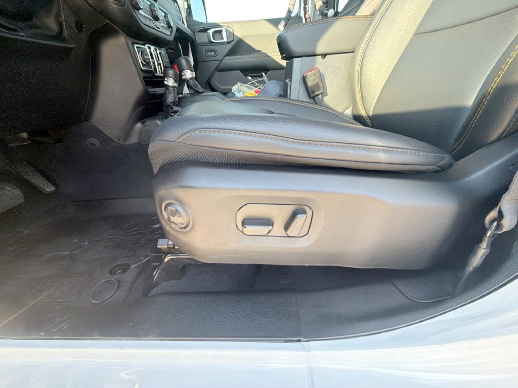 Used 2025 Jeep Gladiator Mojave AWD/4WD image 10
