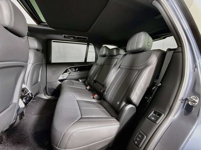 New 2026 Land Rover Range Rover Long Wheelbase SE AWD/4WD image 24