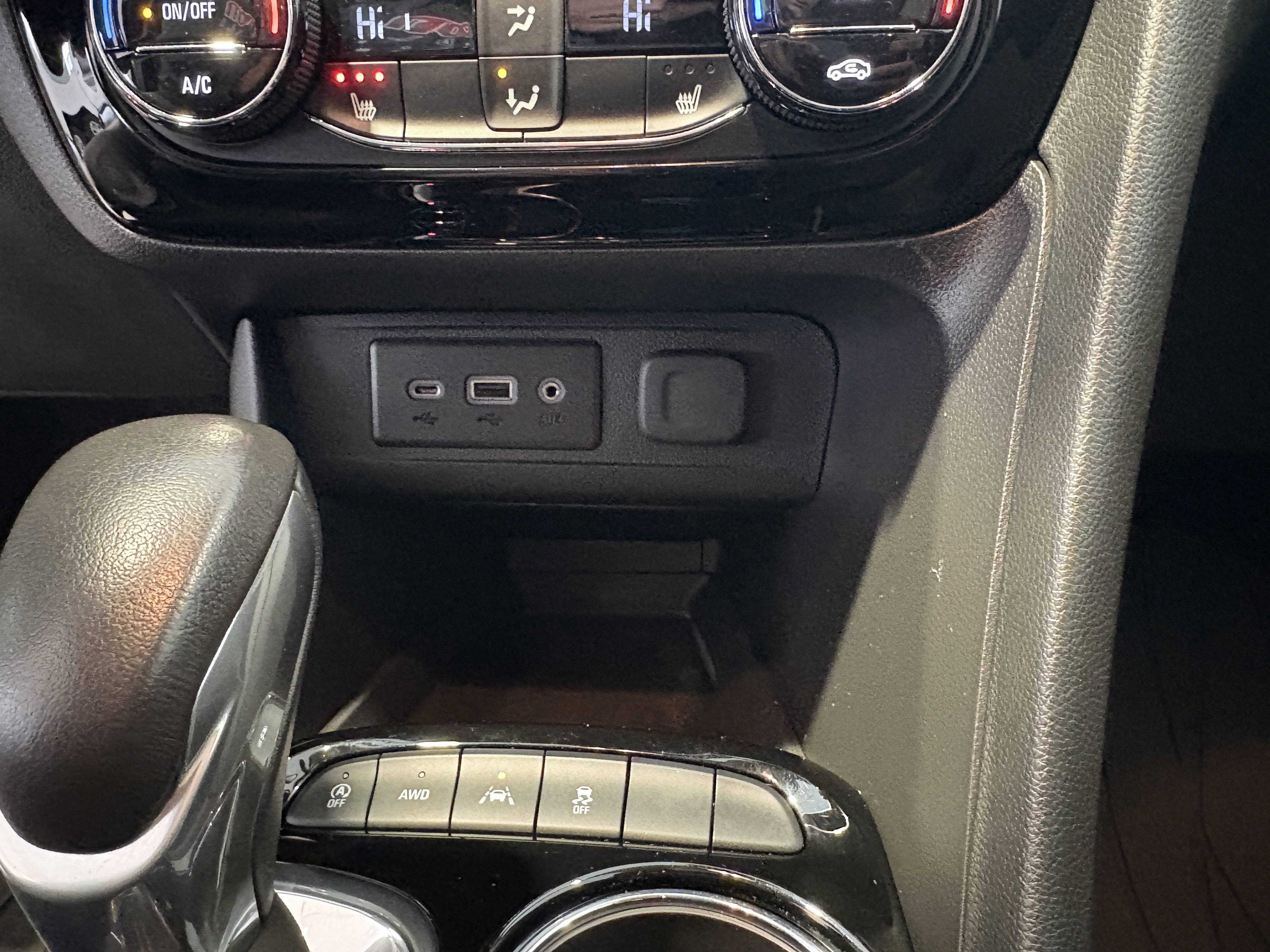 Used 2023 Buick Encore GX Essence w/ Experience Buick Package image 16