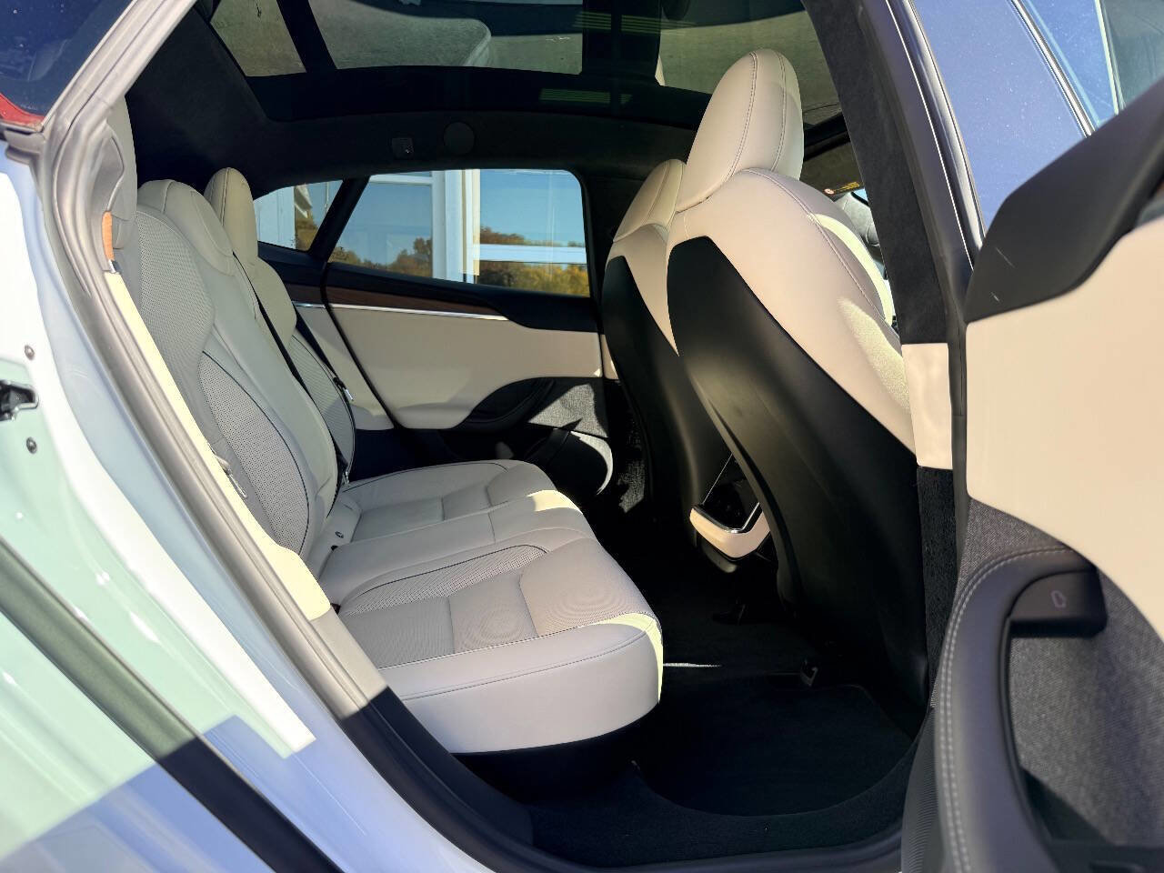 Used 2021 Tesla Model S Plaid image 35