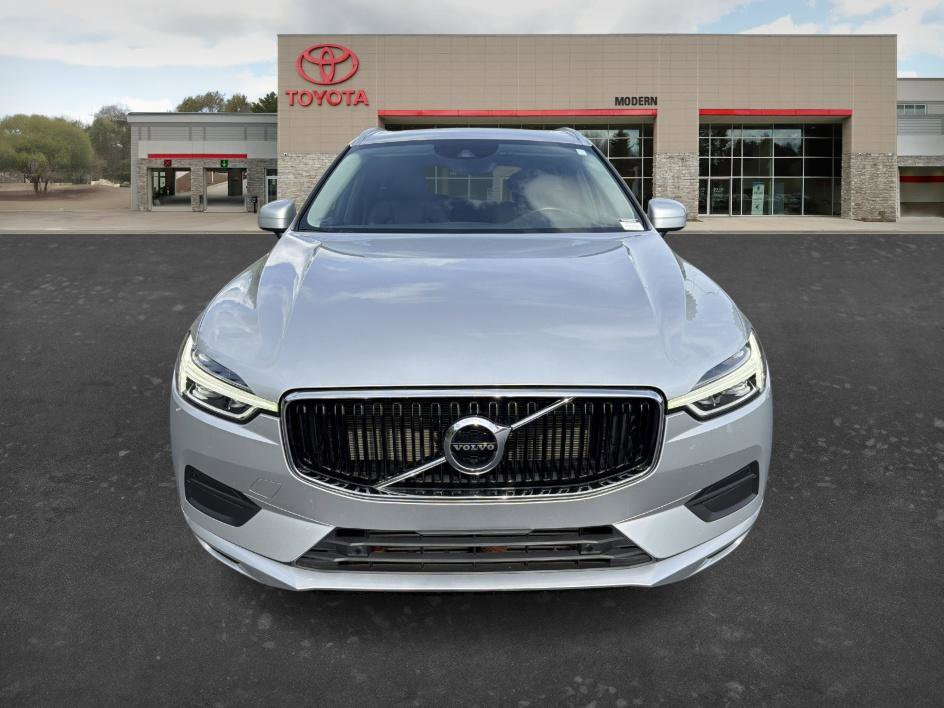 Used 2019 Volvo XC60 T5 Momentum w/ Multimedia Package FWD image 2