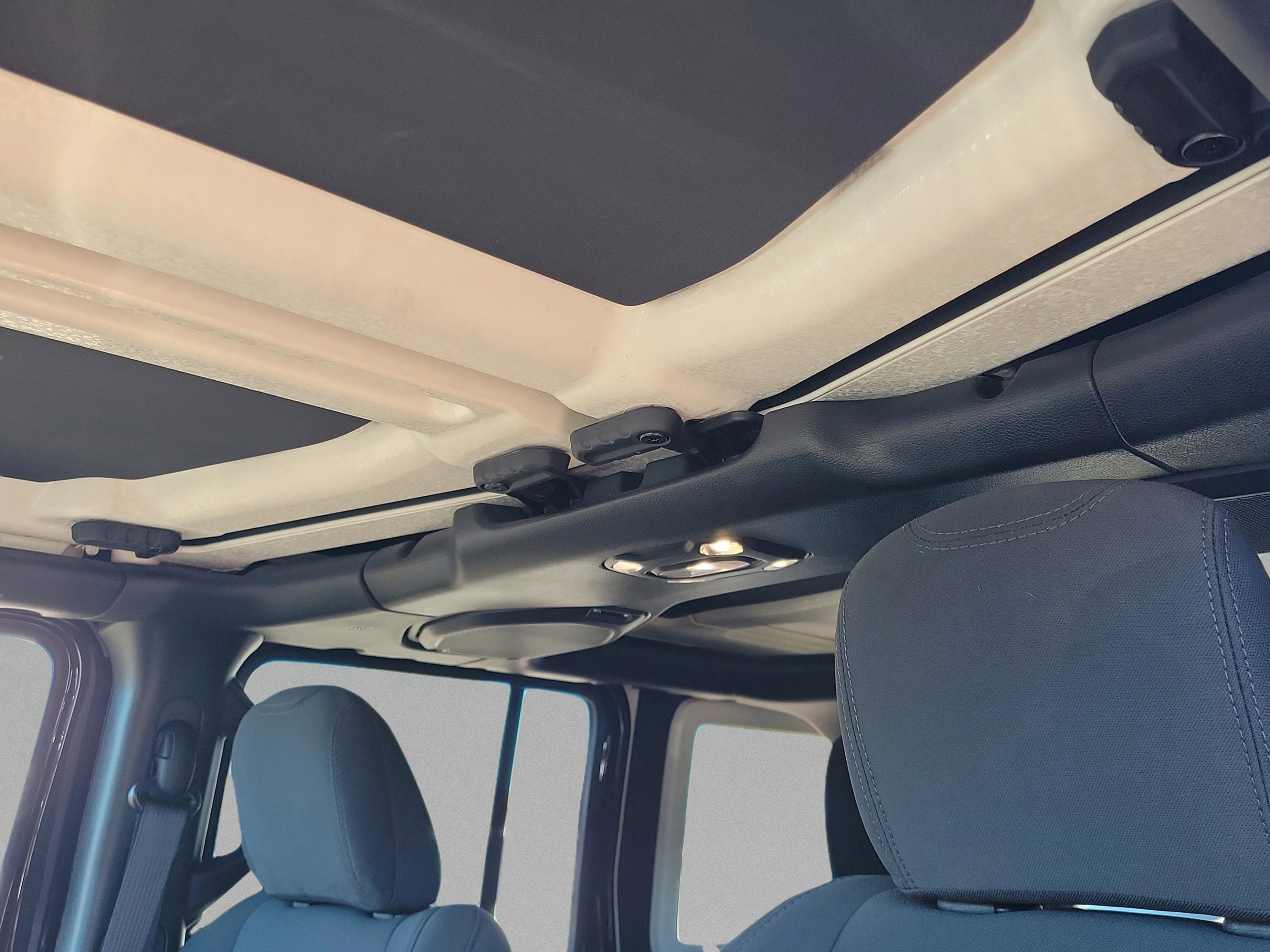 Used 2021 Jeep Wrangler Unlimited Rubicon w/ Xtreme Recon 35" Tire Package image 28