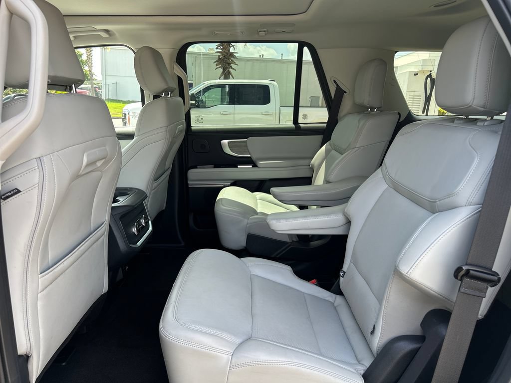 Used 2025 Ford Expedition Platinum w/ Driver's Package AWD/4WD image 14