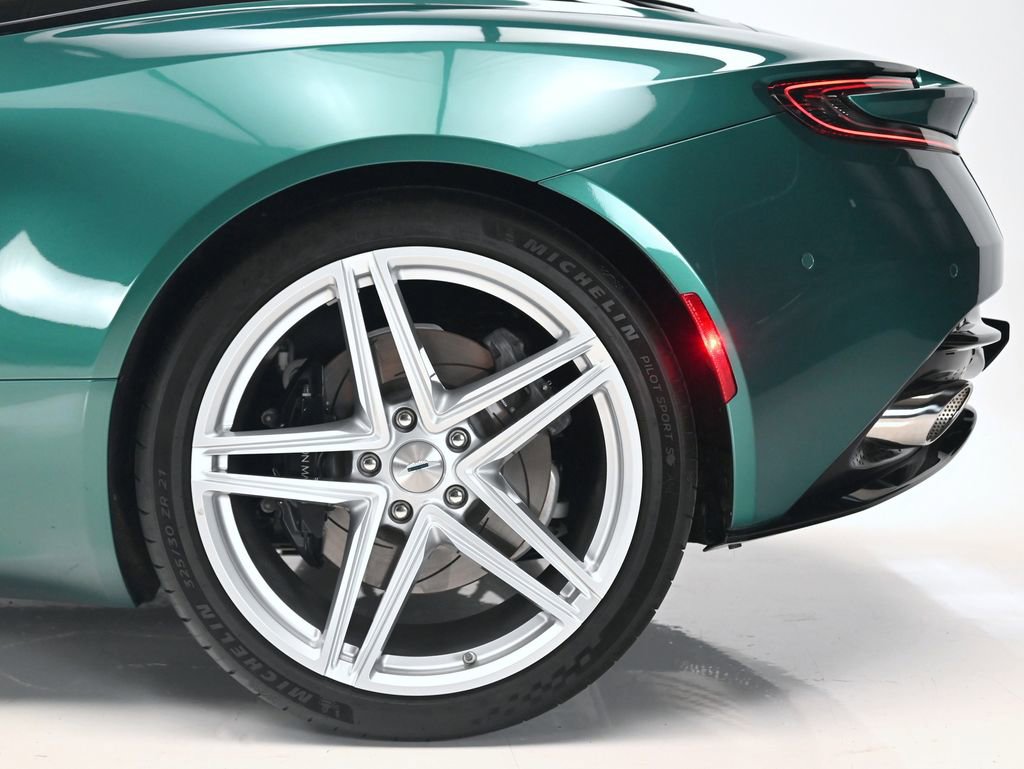 Used 2024 Aston Martin DB12 Coupe image 32