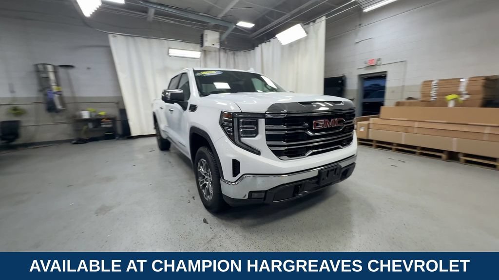 Used 2025 GMC Sierra 1500 SLT AWD/4WD image 3