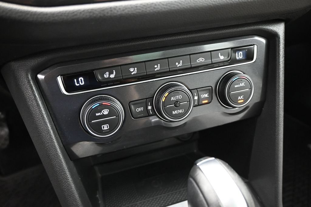 Used 2021 Volkswagen Tiguan SEL FWD image 17
