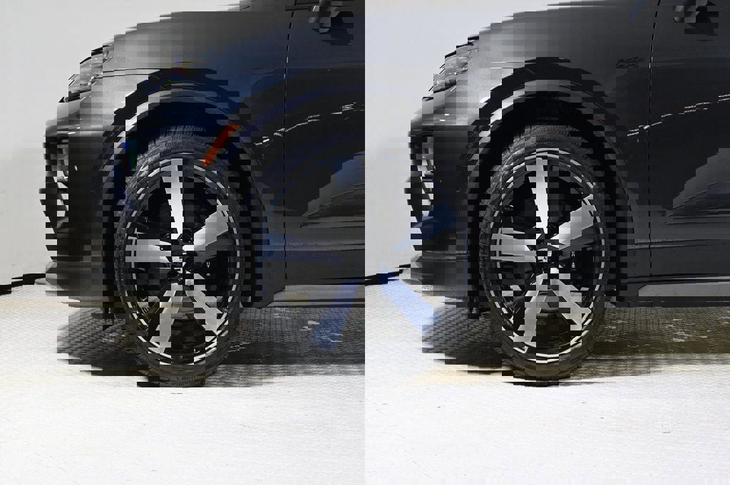 Certified 2025 Porsche Macan 4S Electric image 28