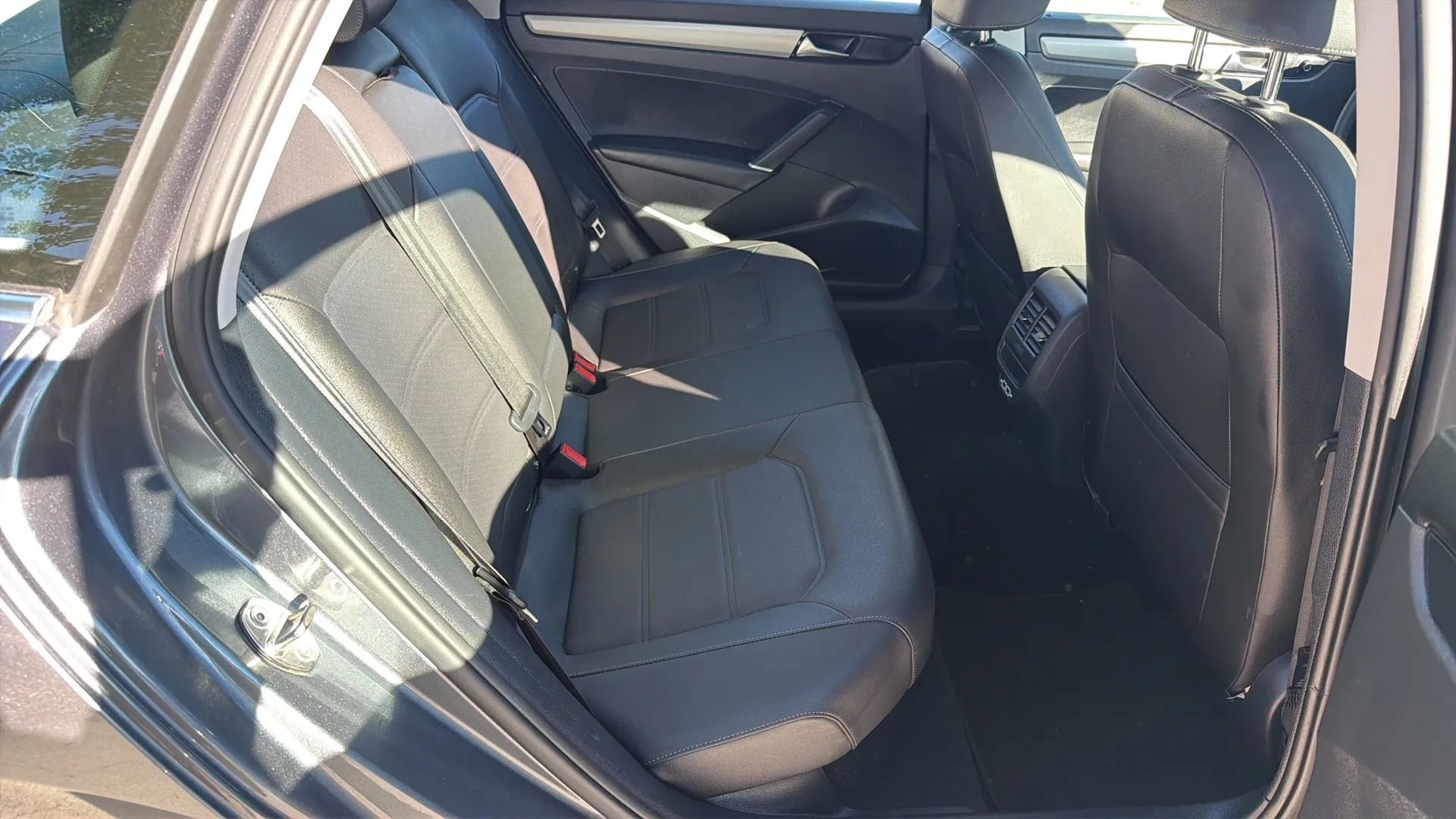 Used 2022 Volkswagen Passat 2.0T SE image 20