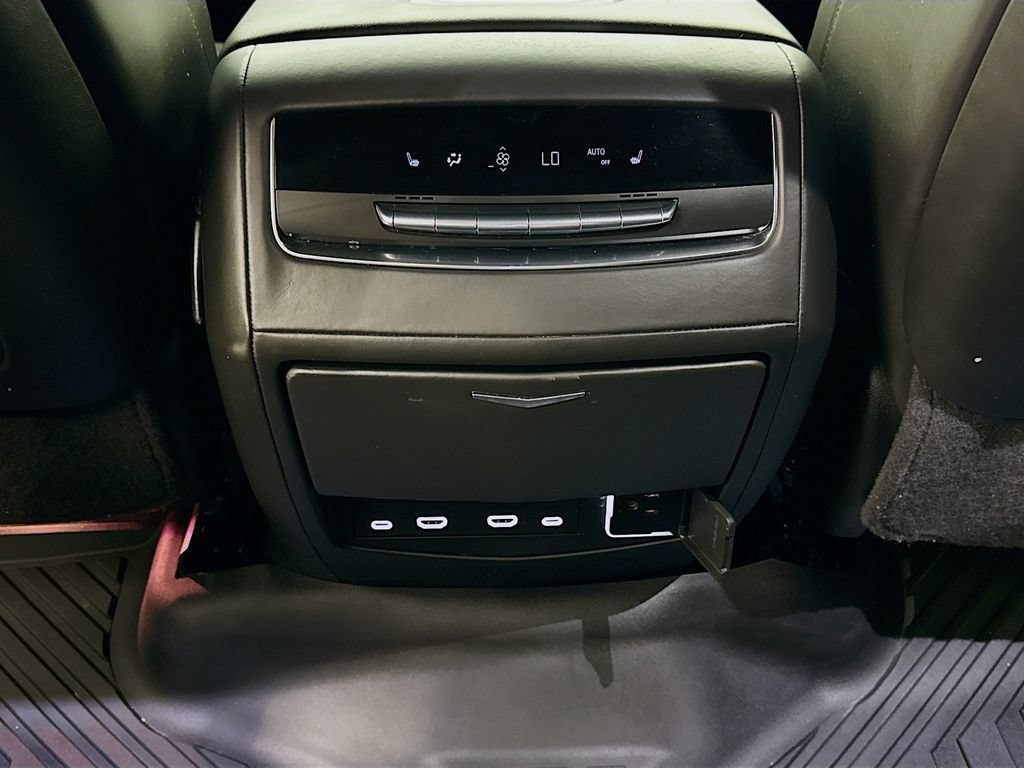 Used 2024 Cadillac Escalade ESV Sport Platinum w/ LPO, ONYX Package AWD/4WD image 28