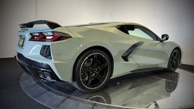 Used 2024 Chevrolet Corvette Stingray Premium Cpe w/ Z51 Performance Package RWD image 28