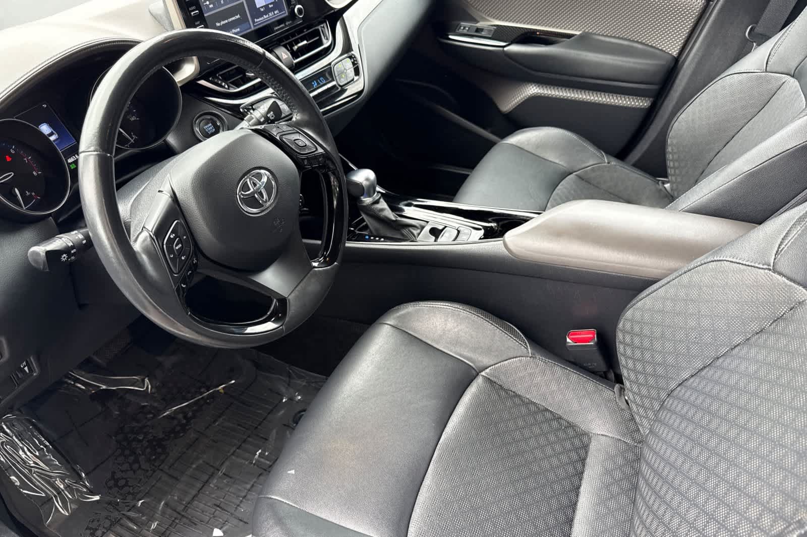 Used 2022 Toyota C-HR Limited FWD image 11