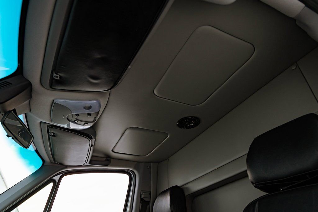 Used 2015 Mercedes-Benz Sprinter 2500 image 17
