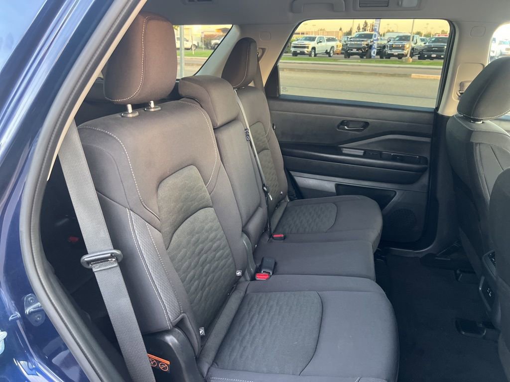 Used 2025 Nissan Pathfinder SV image 38