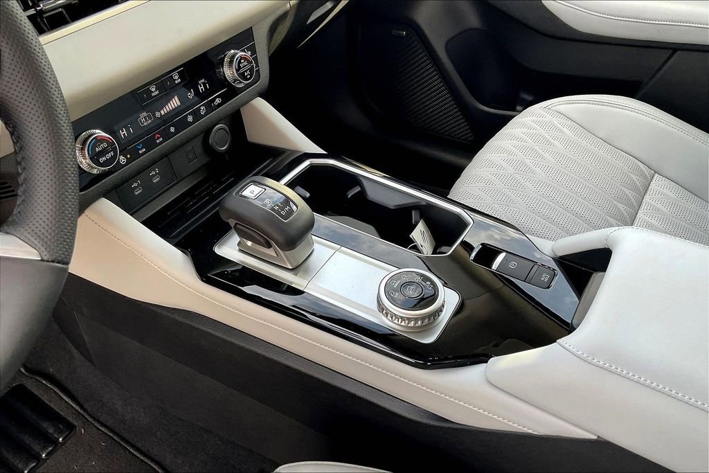 Used 2025 Mitsubishi Outlander SEL image 16