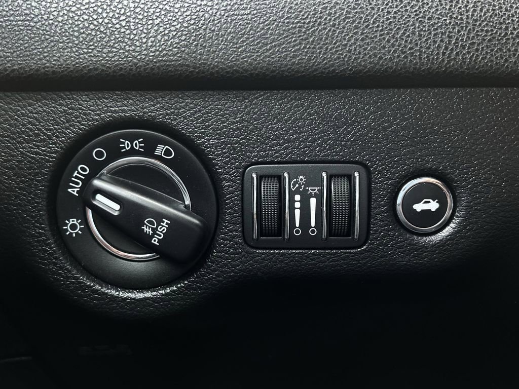 Used 2019 Chrysler 300 Limited image 24