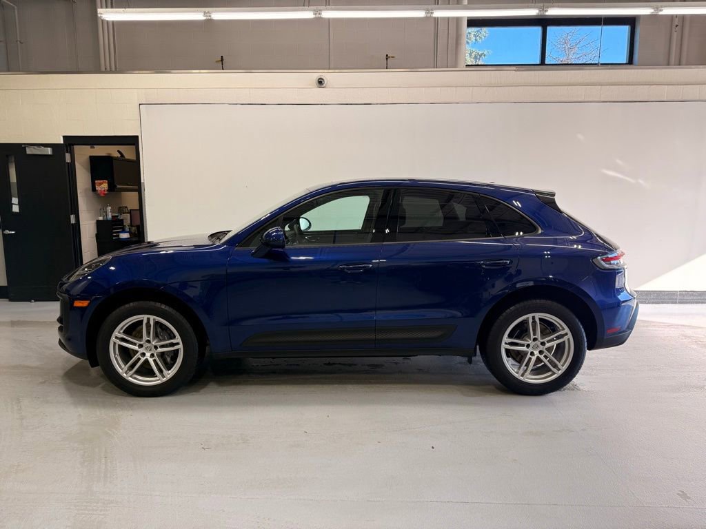 Used 2022 Porsche Macan w/ Premium Package image 2