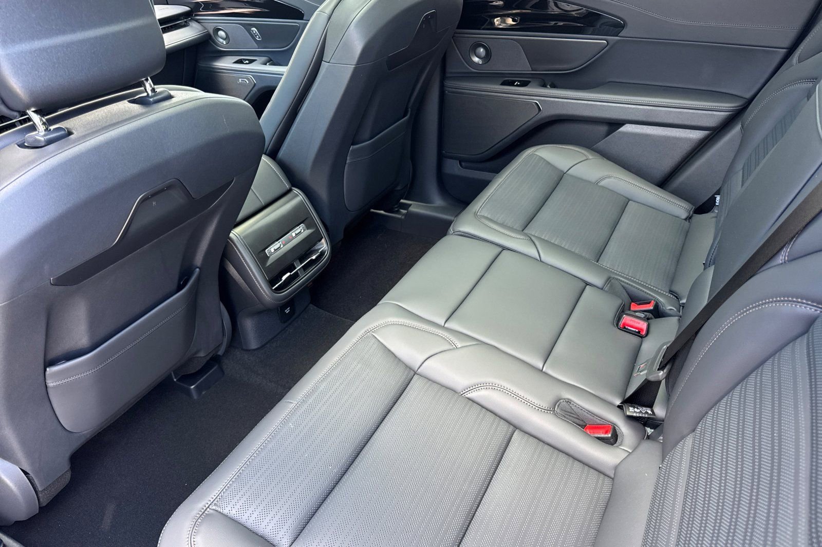 New 2026 Lincoln Nautilus Reserve AWD/4WD image 10