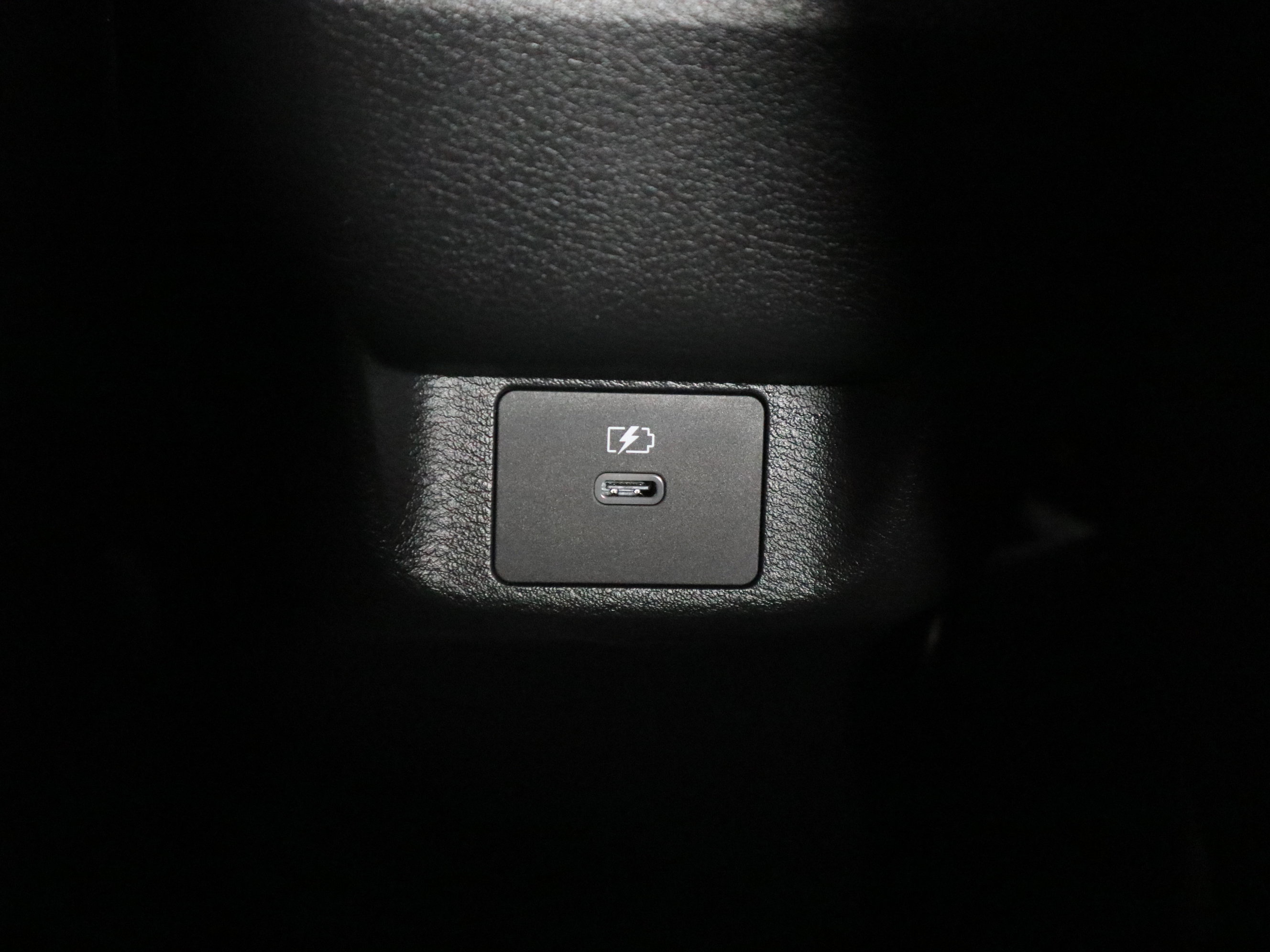 Used 2025 Nissan Versa SV w/ Trunk Package image 17