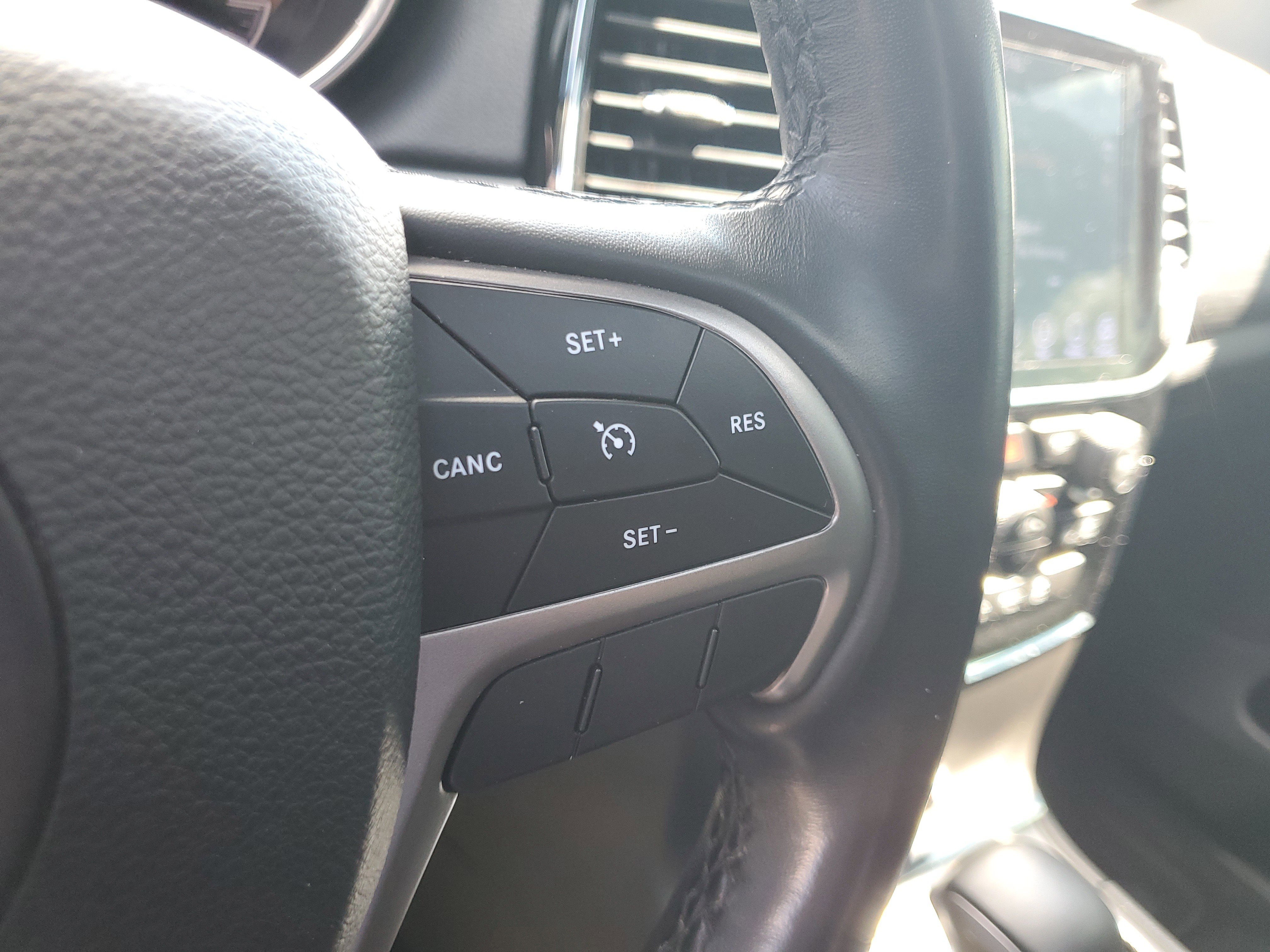 Used 2019 Jeep Grand Cherokee Altitude image 21