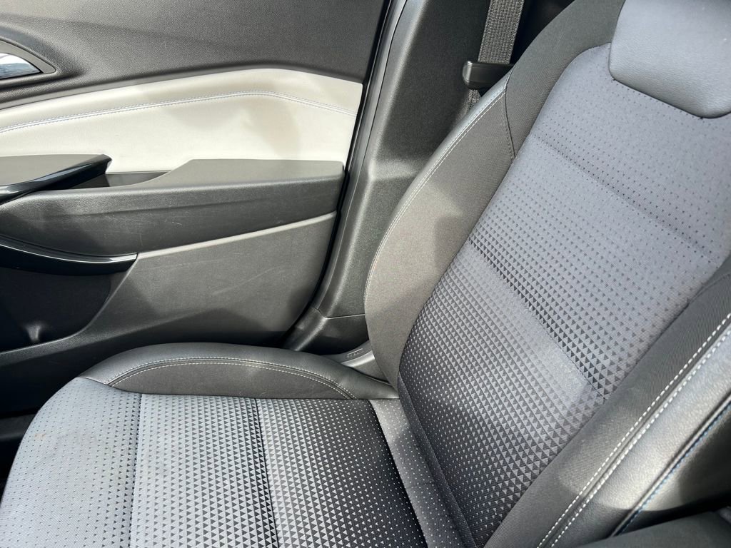 Used 2025 Chevrolet Trax LT image 28