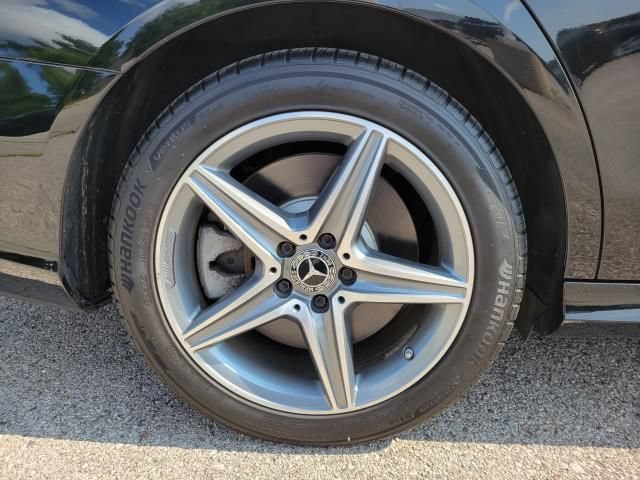 Used 2018 Mercedes-Benz E 400 4MATIC Sedan image 5