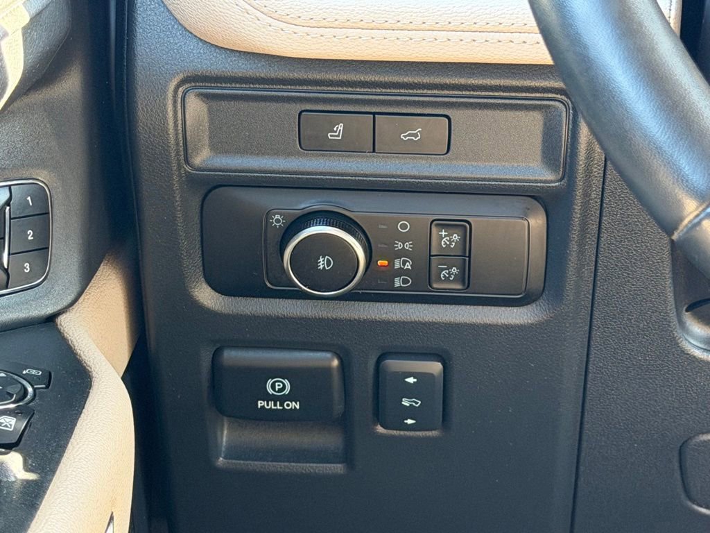 Used 2024 Ford Expedition Limited image 34