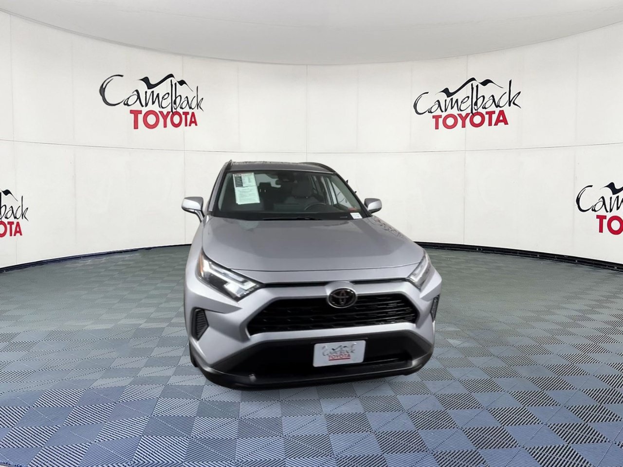 Used 2025 Toyota RAV4 XLE FWD image 4