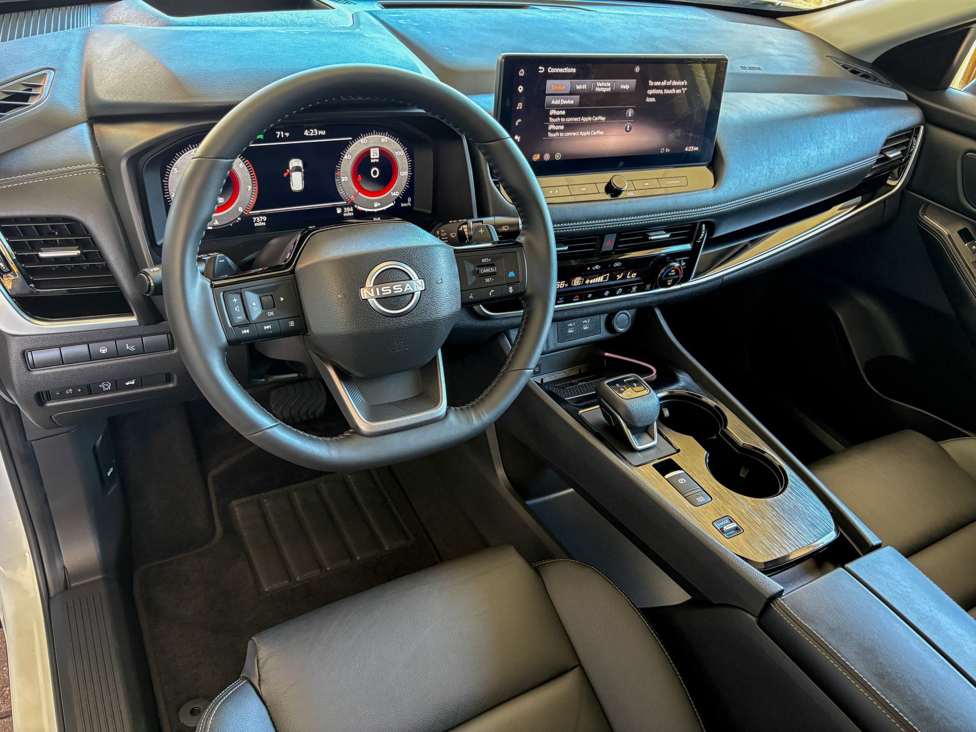 Used 2025 Nissan Rogue SL w/ SL Premium Package FWD image 4
