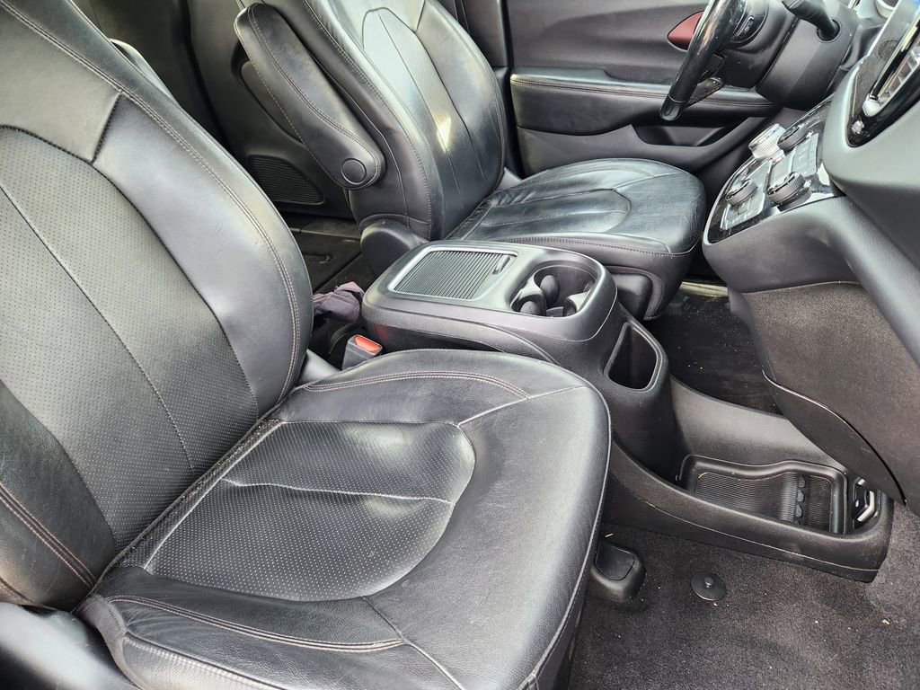 Used 2020 Chrysler Pacifica Touring-L image 14