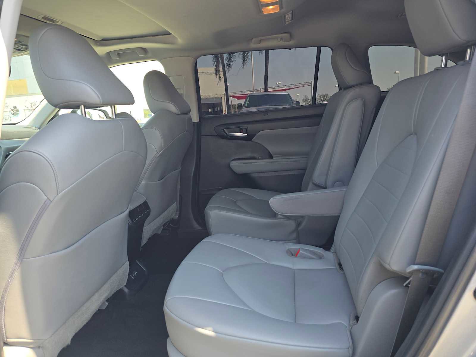 Used 2022 Toyota Highlander XLE image 18