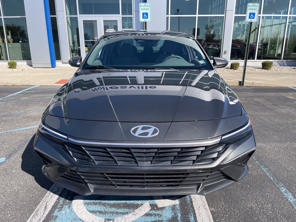 Used 2024 Hyundai Elantra SE FWD image 2