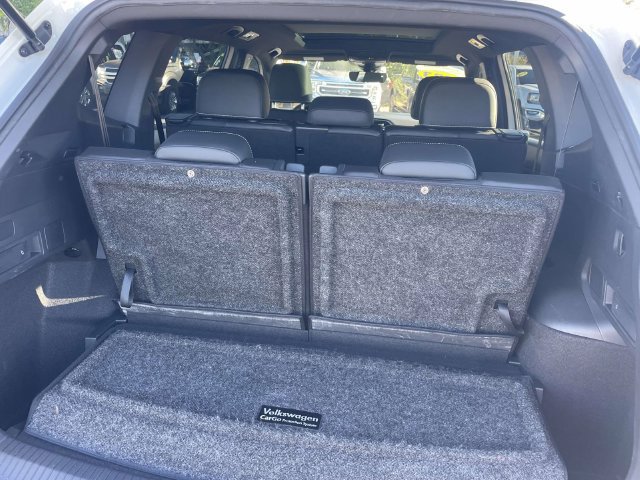Certified 2023 Volkswagen Tiguan SE R-Line FWD image 10