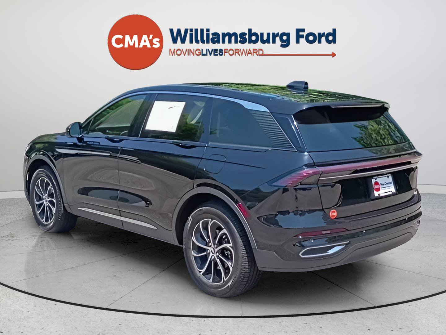 Used 2025 Lincoln Nautilus Premier AWD/4WD image 3