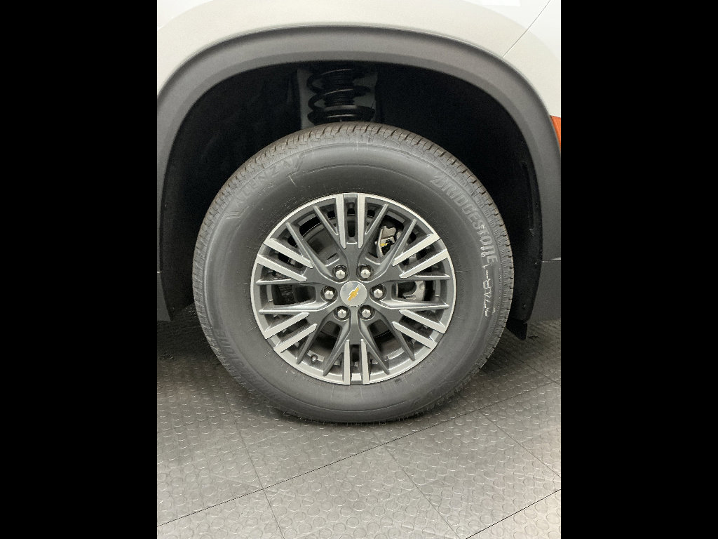 New 2026 Chevrolet Traverse LT w/ LPO, Floor Liner Package FWD image 40