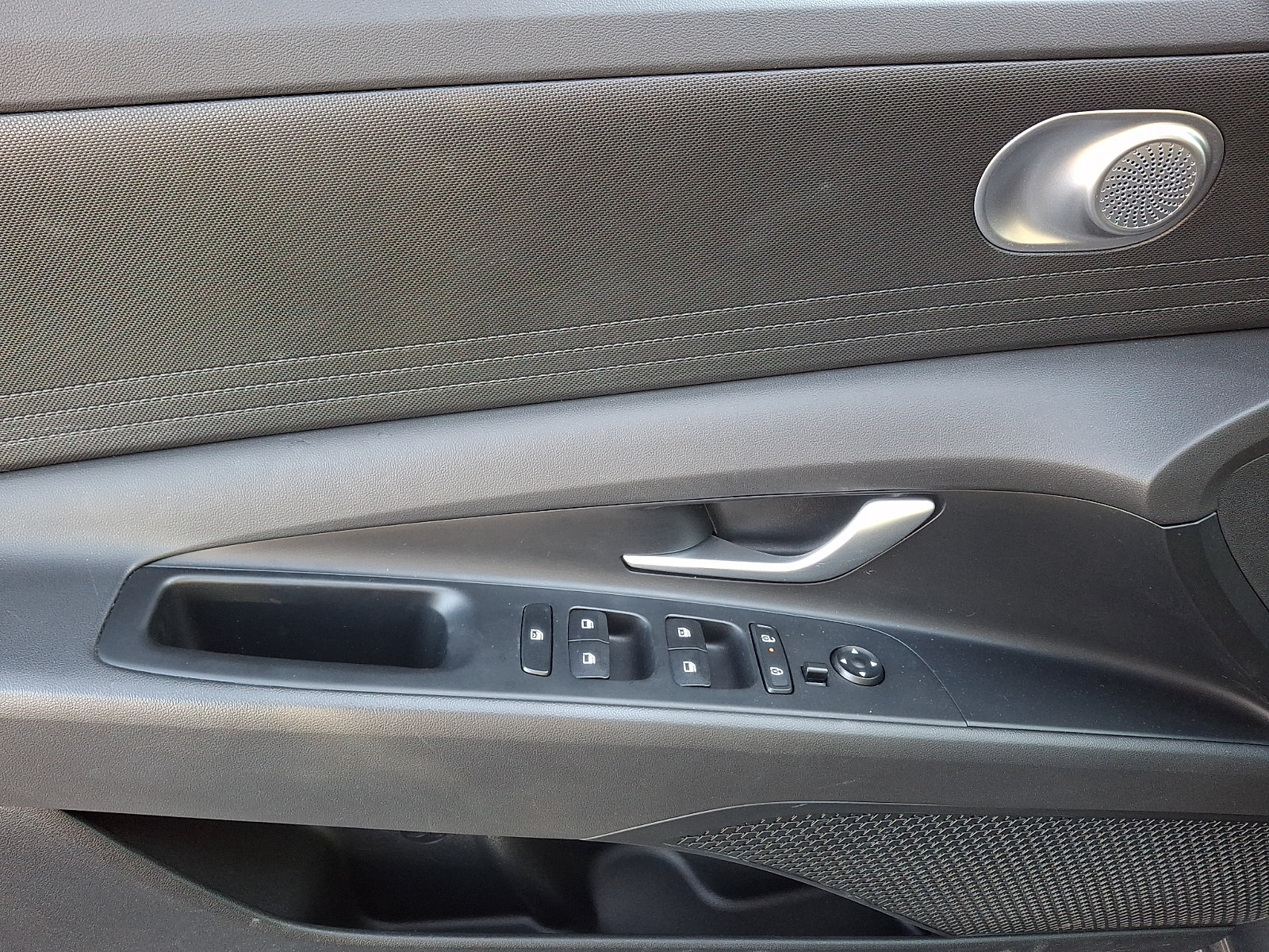 Certified 2024 Hyundai Elantra SEL FWD image 12