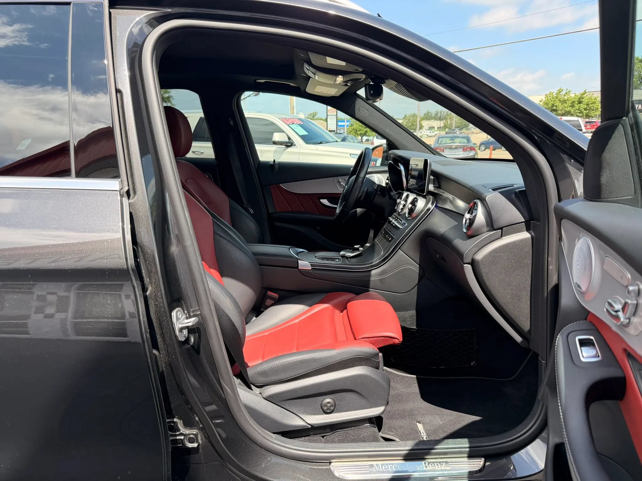 Used 2020 Mercedes-Benz GLC 300 4MATIC image 36