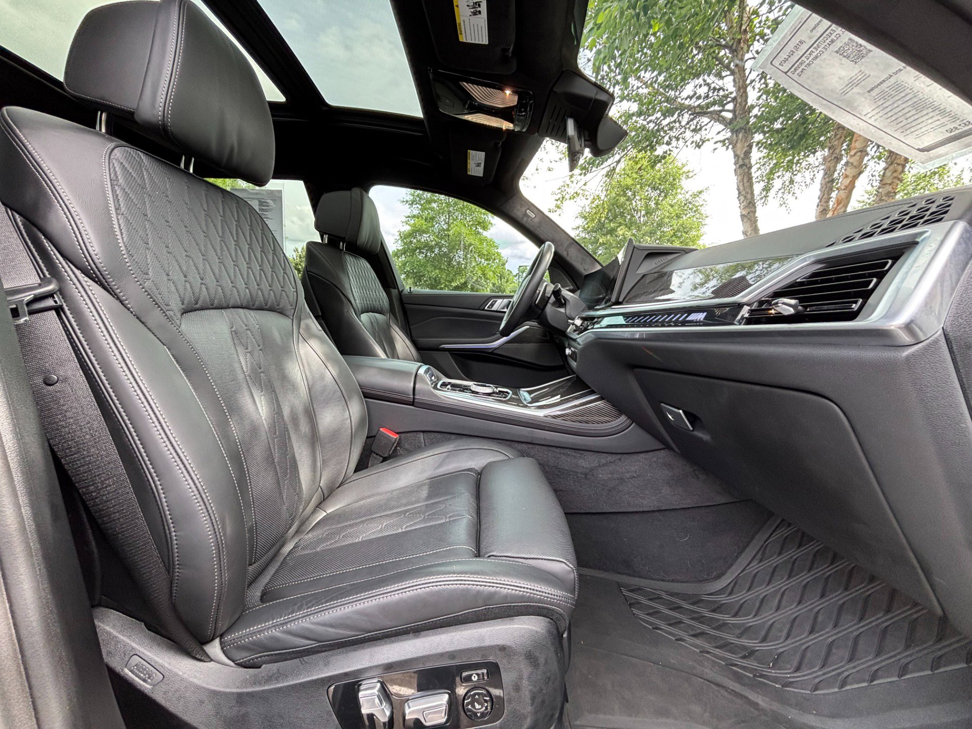 Used 2025 BMW X7 M60i AWD/4WD image 23