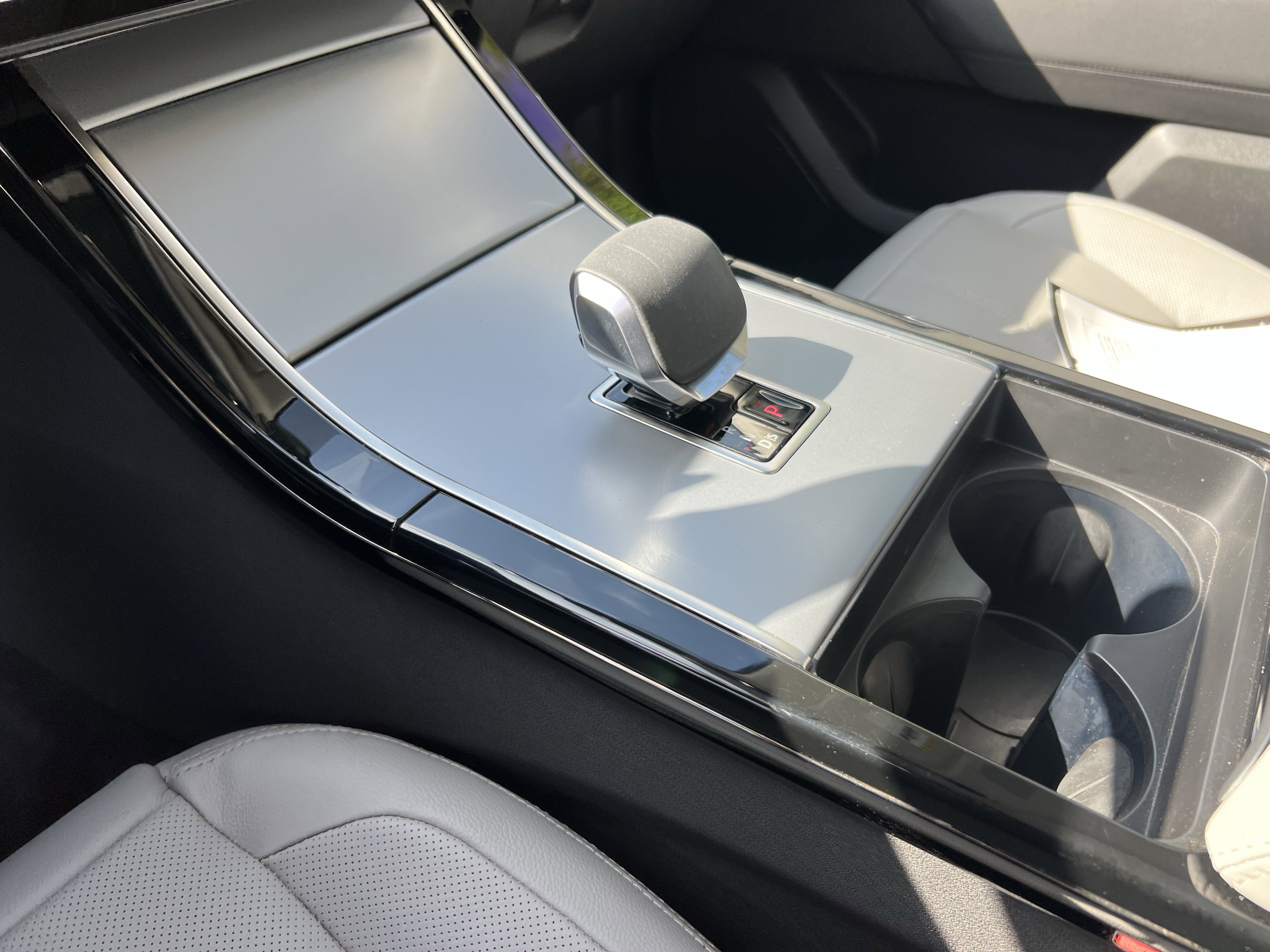 Certified 2025 Land Rover Range Rover Velar S image 28