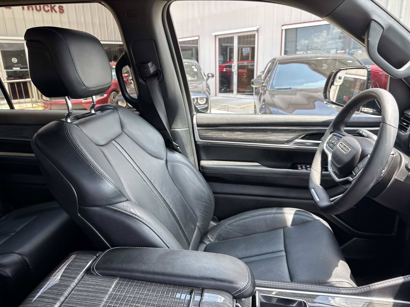 Used 2022 Jeep Wagoneer Series II RWD image 10