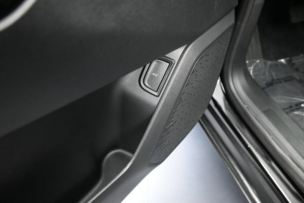 Used 2025 Chevrolet Equinox LT w/ Convenience Package II FWD image 16