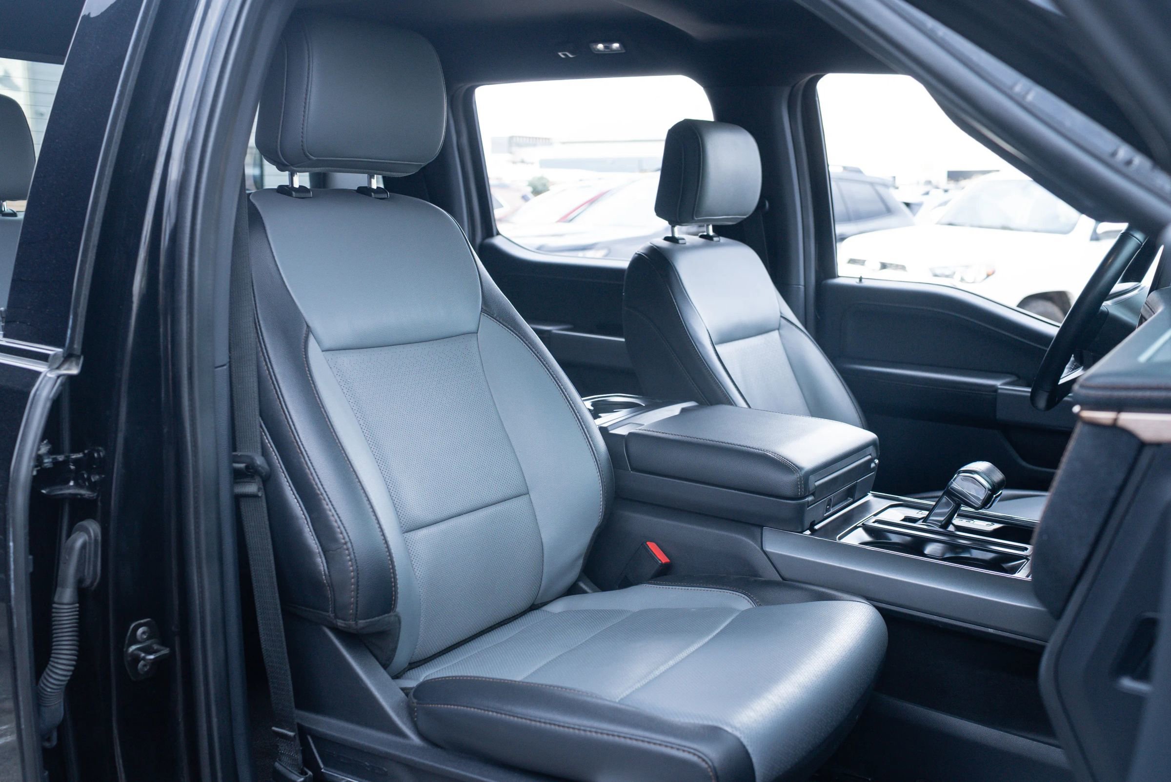 Used 2022 Ford F150 Lightning Lariat image 23