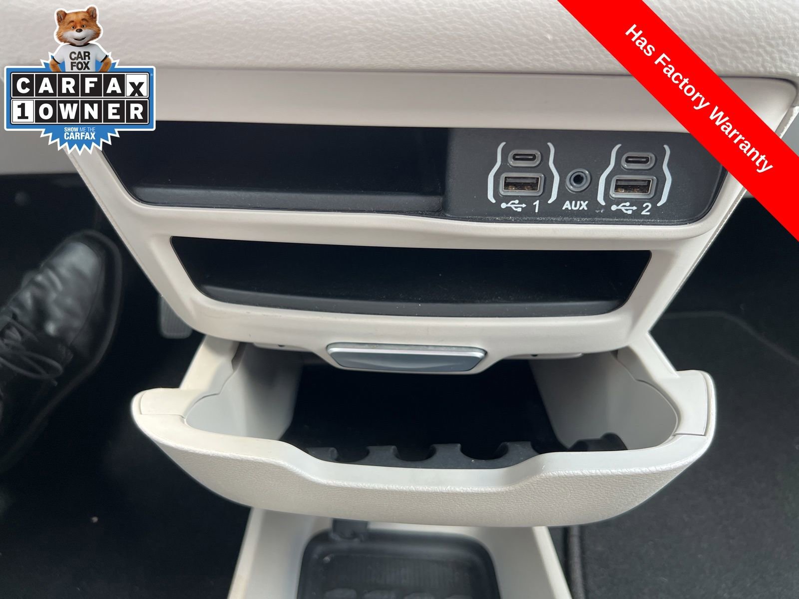 Used 2024 Chrysler Pacifica Touring-L image 17