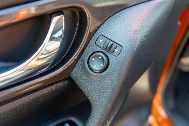 Used 2018 Nissan Rogue SV AWD/4WD image 18