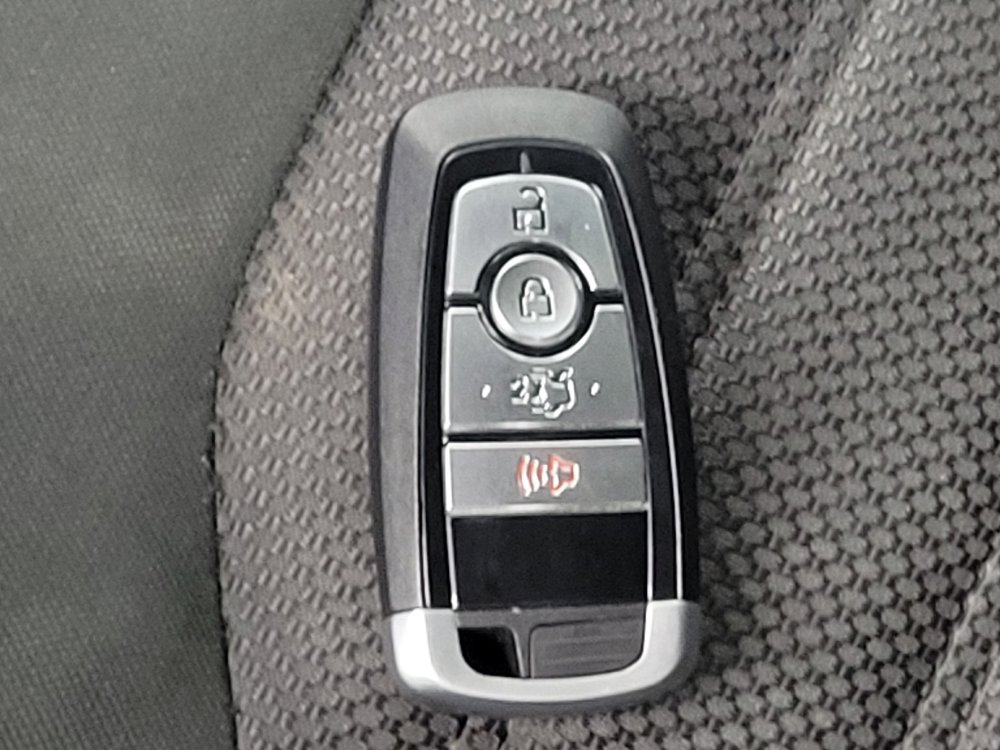 Used 2020 Ford Fusion SE FWD image 32